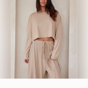 Elegant Beige Long Sleeve Crop Top